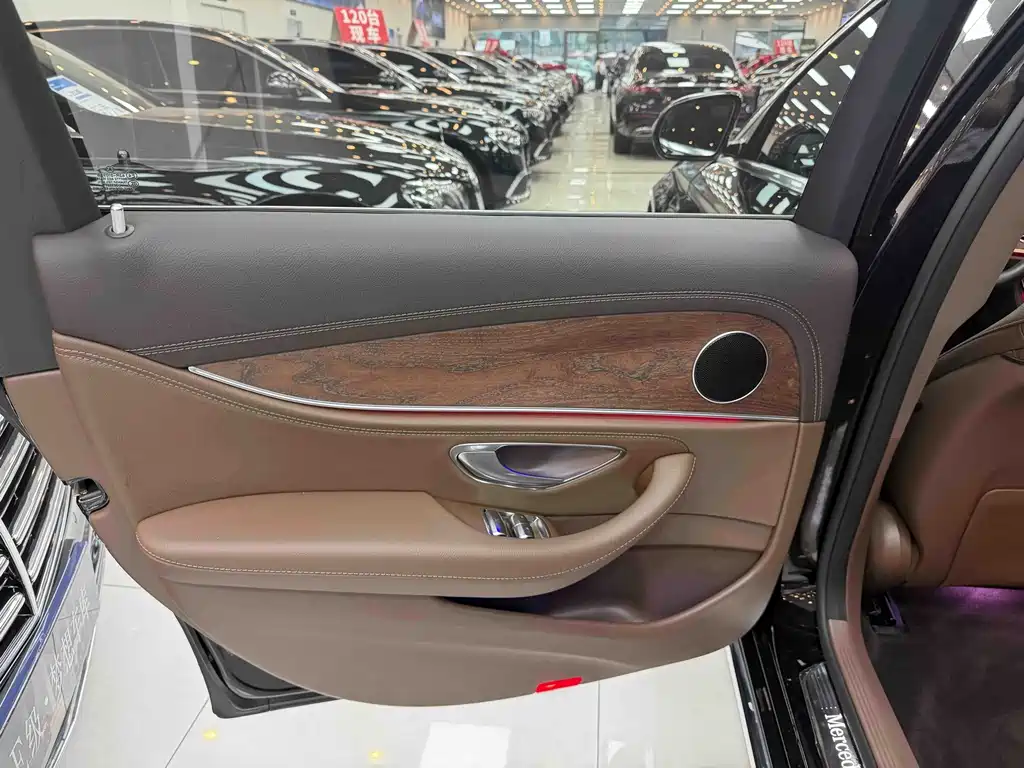 Mercedes-Benz E-Class — миниатюра 10