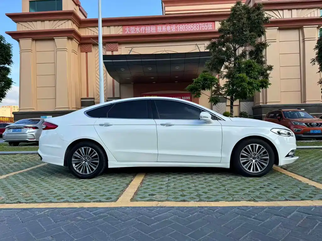 Ford Mondeo — миниатюра 7