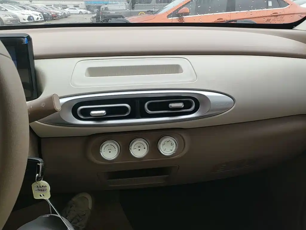 Wuling MINIEV — миниатюра 13