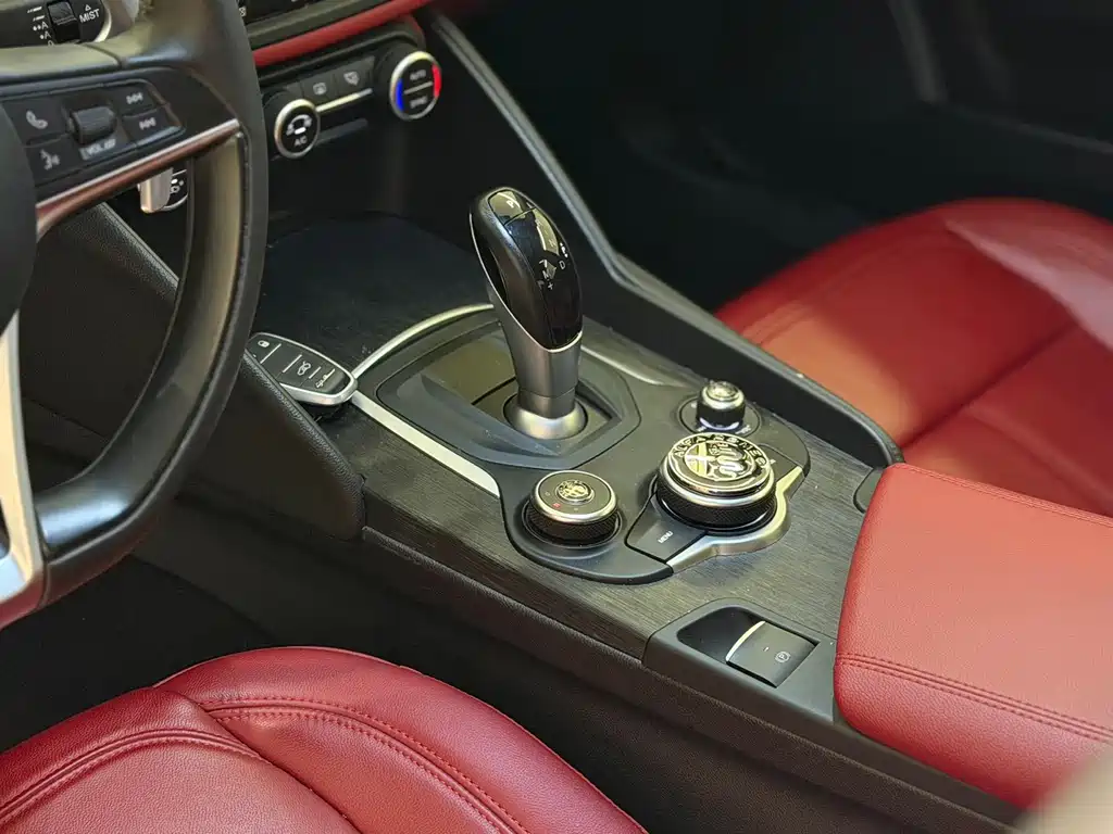 Alfa Romeo Giulia — миниатюра 8