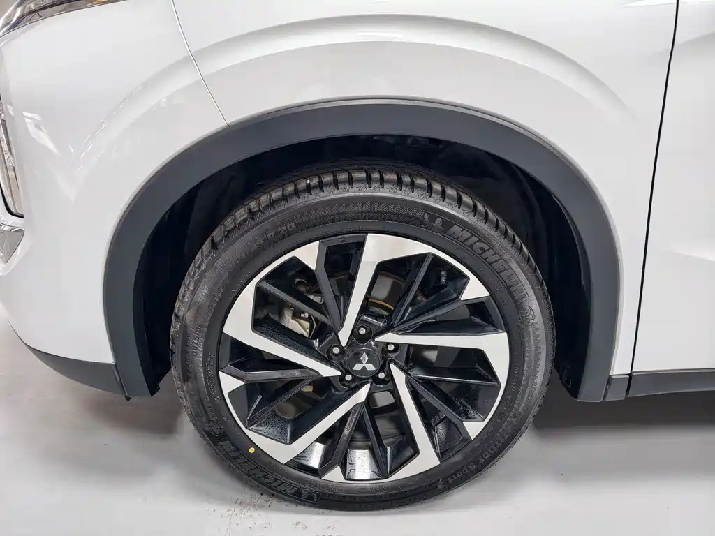 Mitsubishi Outlander — миниатюра 17