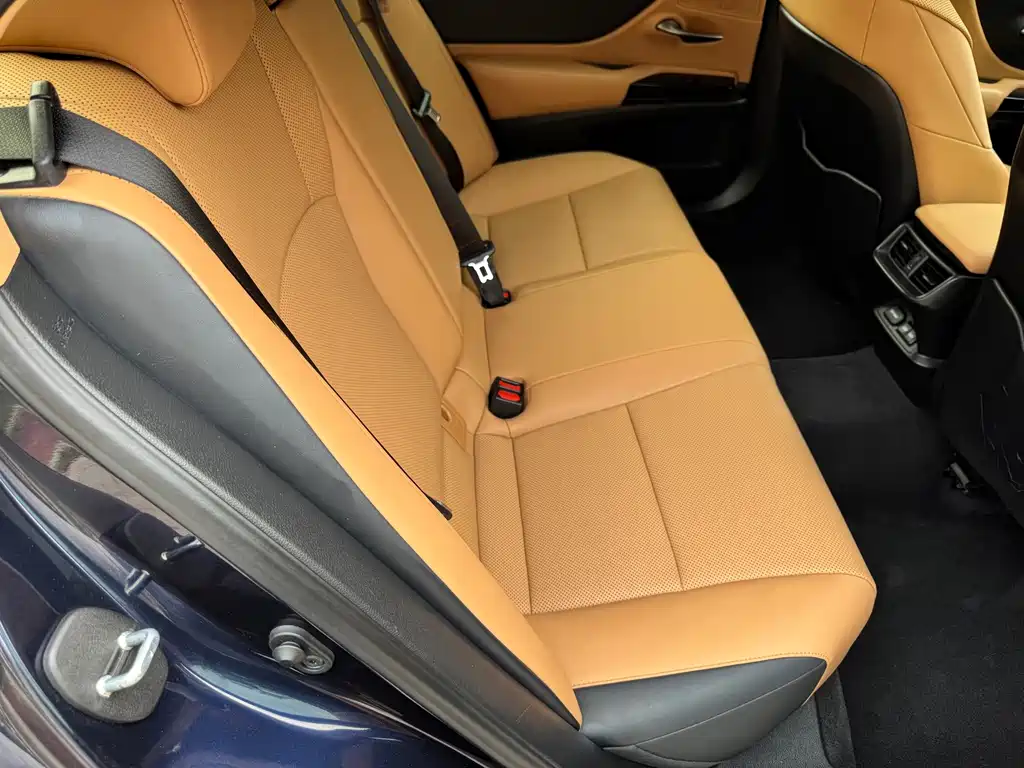 Lexus ES — миниатюра 9
