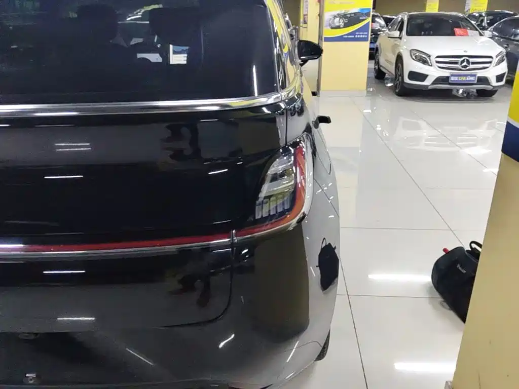 Baojun Yunduo — миниатюра 8