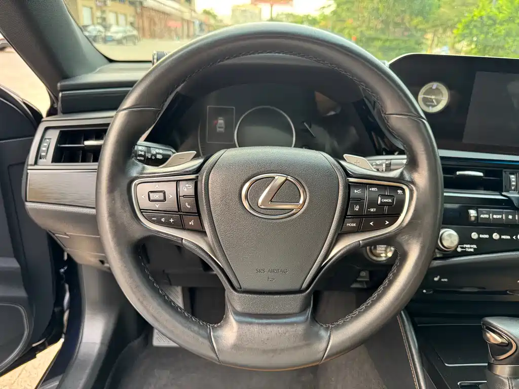 Lexus ES — миниатюра 10