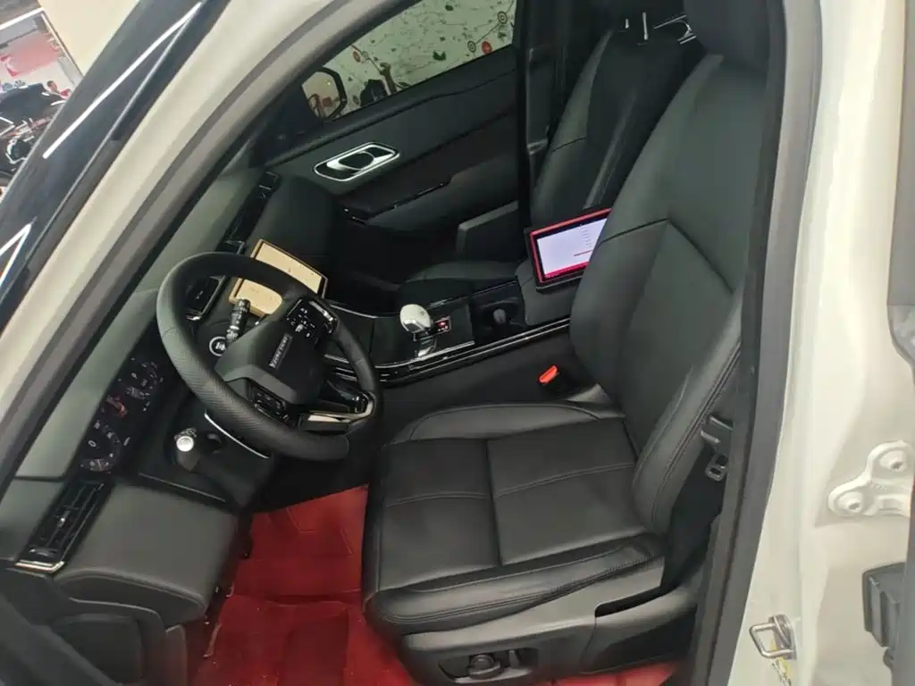 Land Rover Velar — миниатюра 15