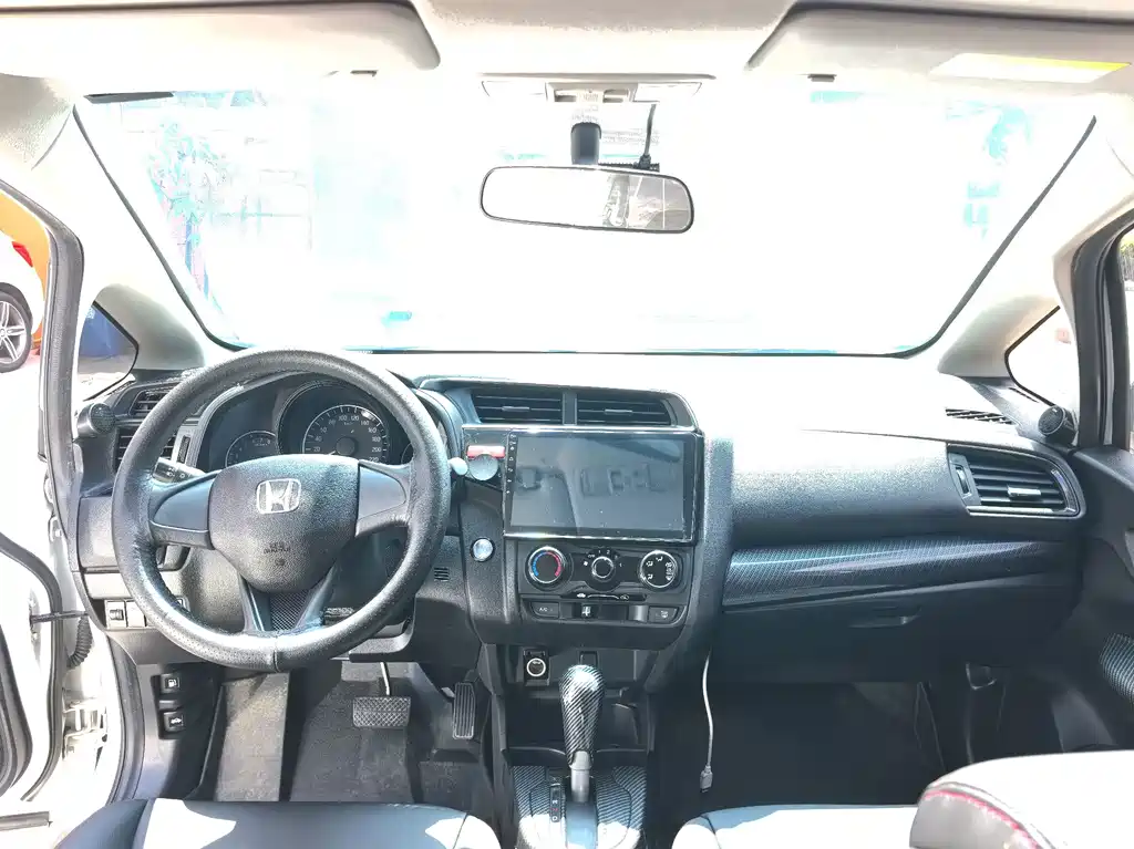 Honda Fit — миниатюра 8