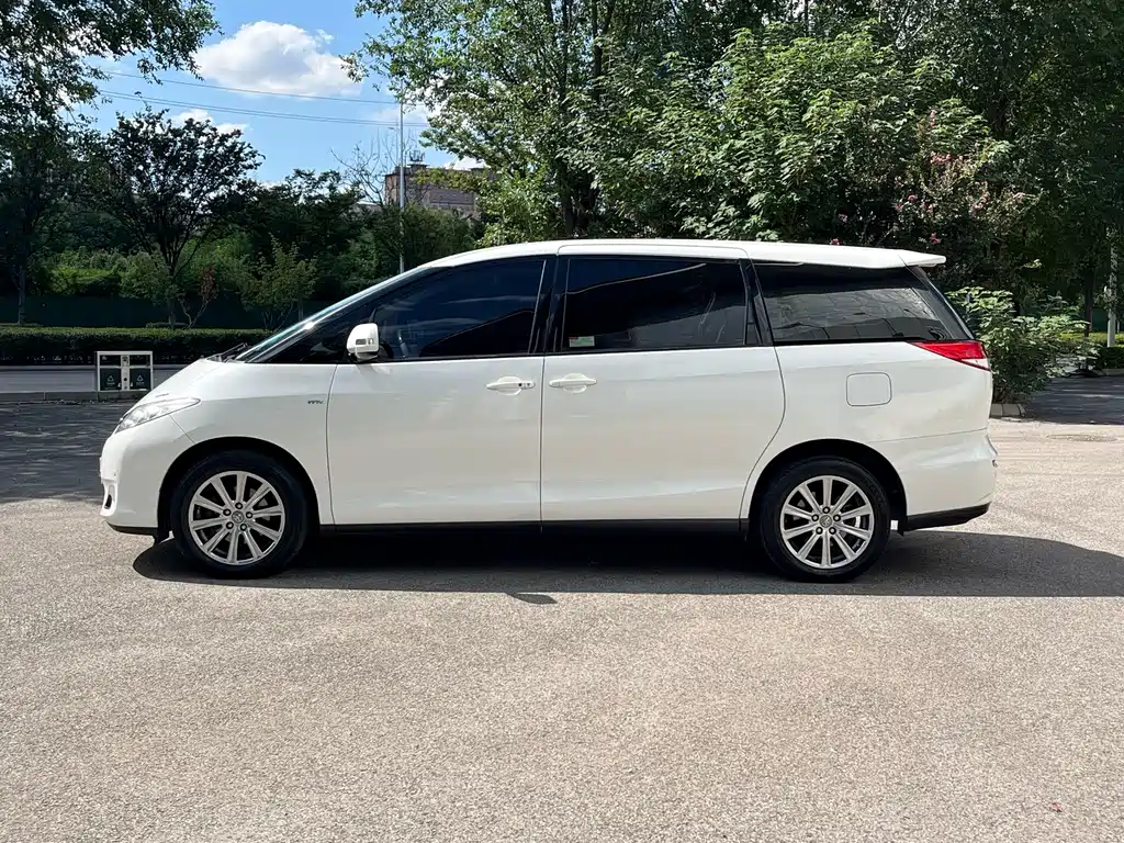 Toyota Previa — миниатюра 3