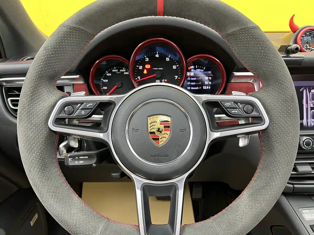 Porsche Macan — миниатюра 29