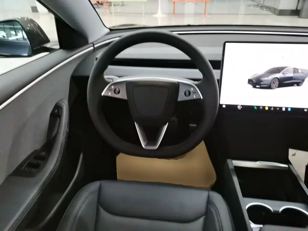 Tesla Model 3 — миниатюра 11