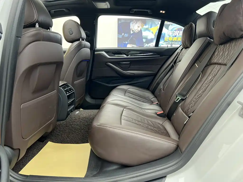 BMW 5 Series — миниатюра 20