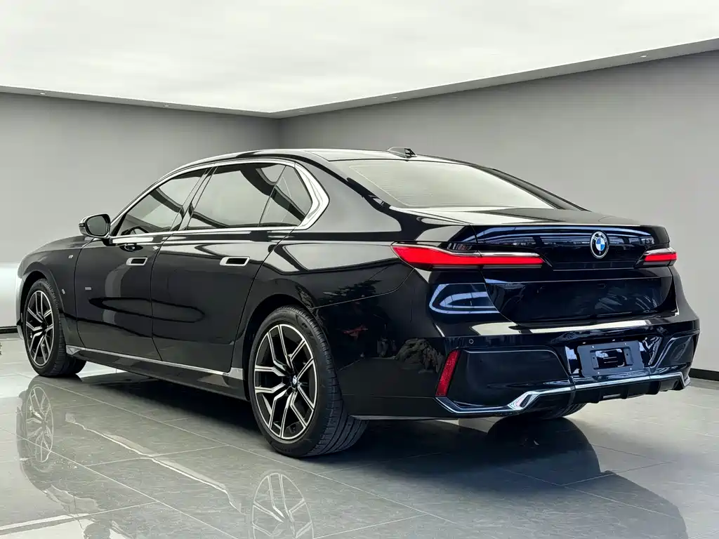 BMW 7 Series — миниатюра 8