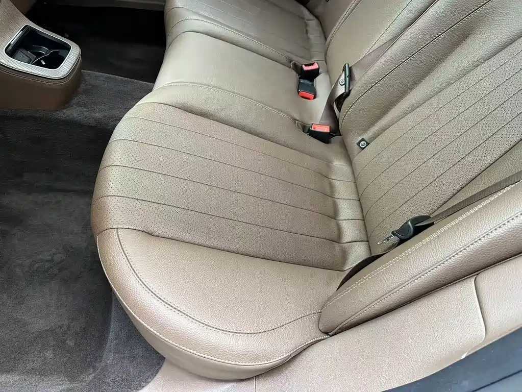 Mercedes-Benz E-Class — миниатюра 15