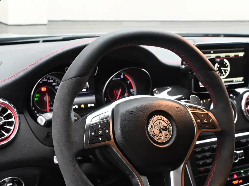 Mercedes-Benz GLA AMG — миниатюра 10