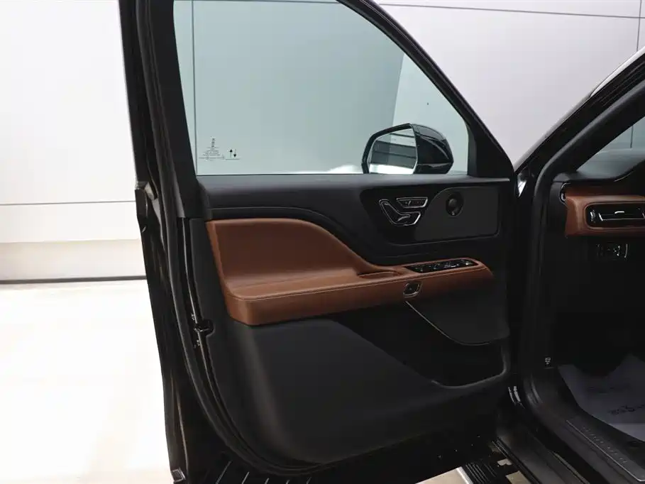 Lincoln Aviator 2023 3.0T V6 мест