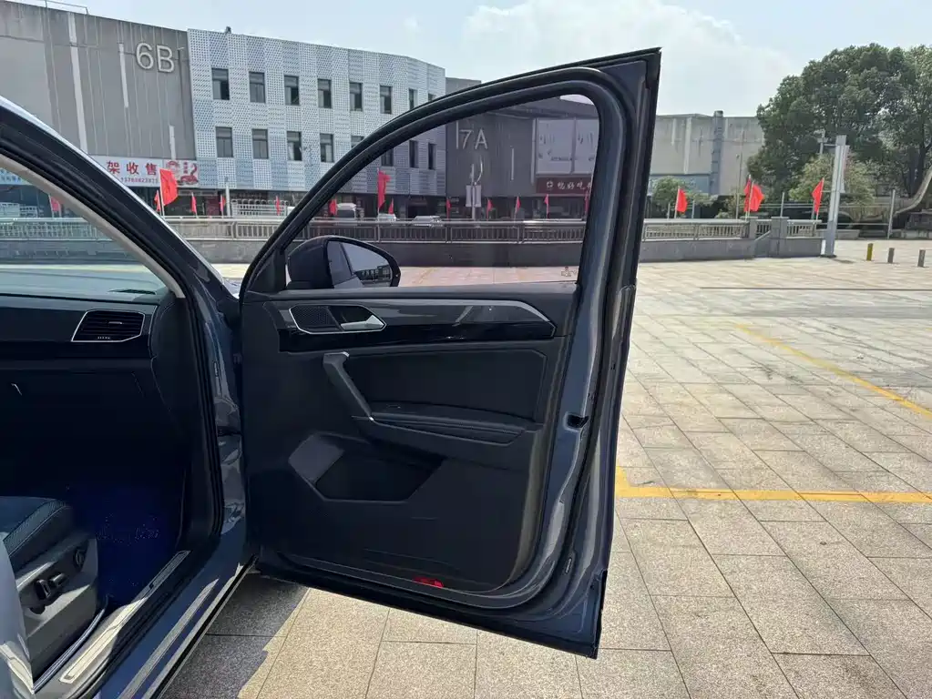 Volkswagen X — миниатюра 28