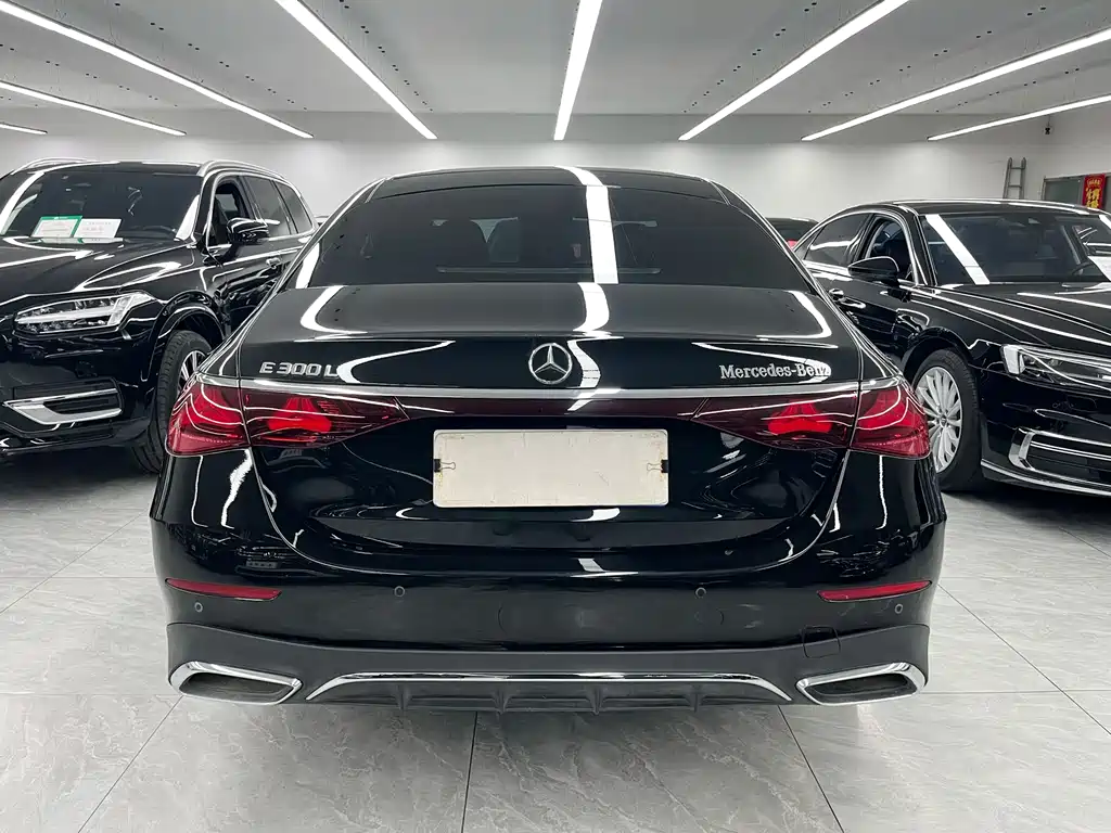 Mercedes-Benz E-Class — миниатюра 5