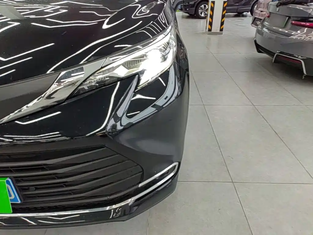Toyota Sienna — миниатюра 24