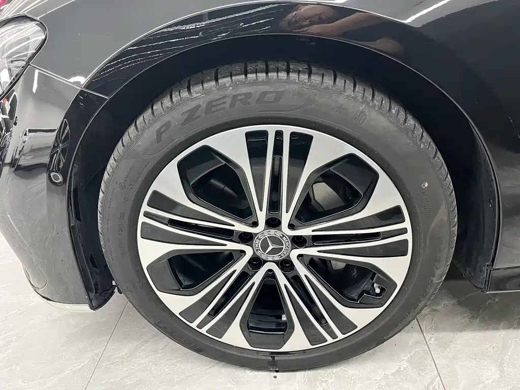 Mercedes-Benz E-Class — миниатюра 25