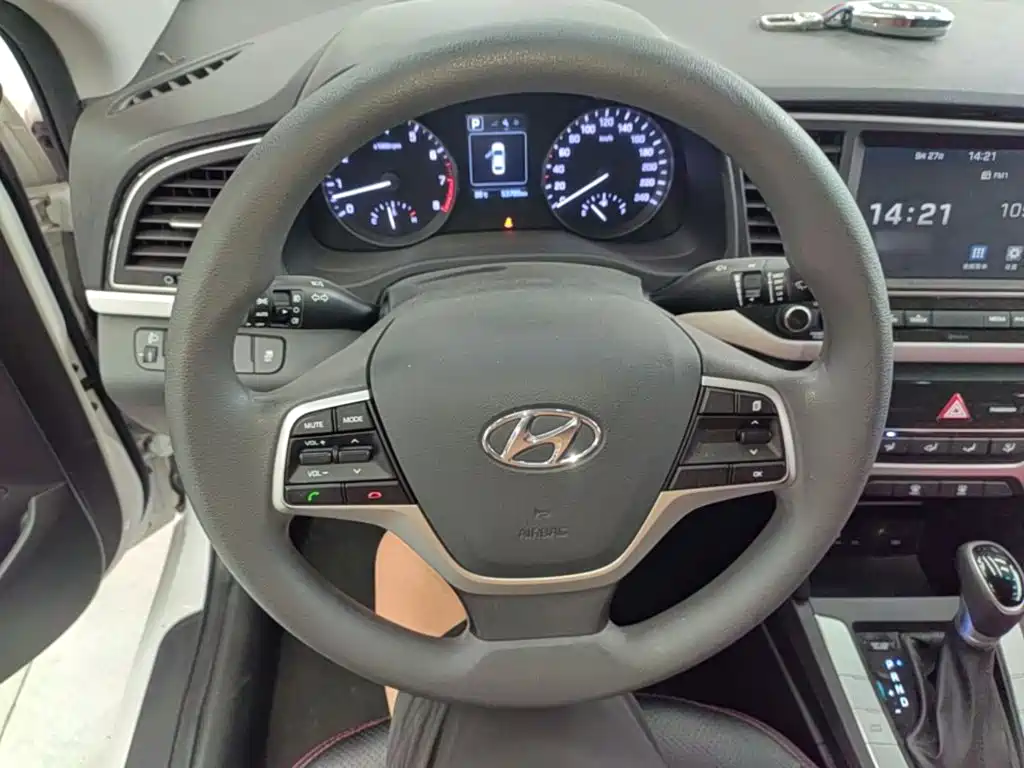 Hyundai Elantra — миниатюра 11