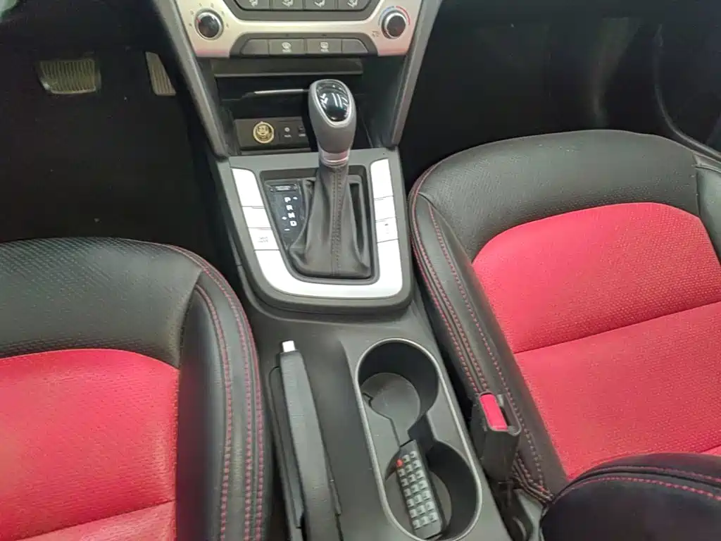 Hyundai Elantra — миниатюра 14