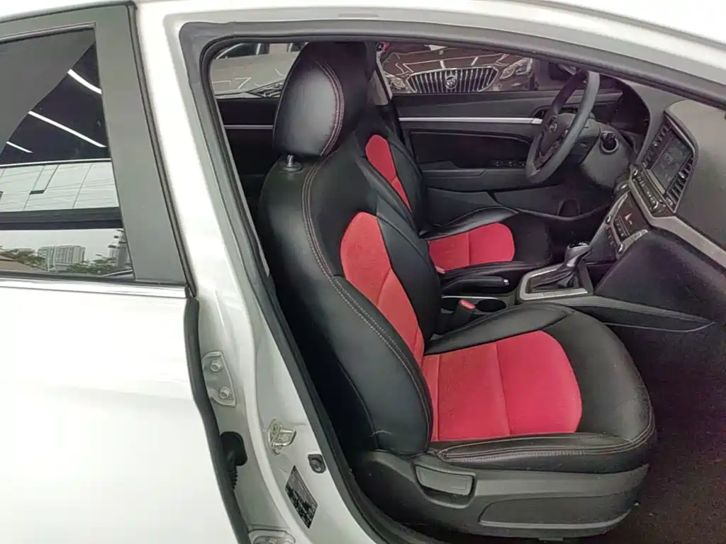Hyundai Elantra — миниатюра 25