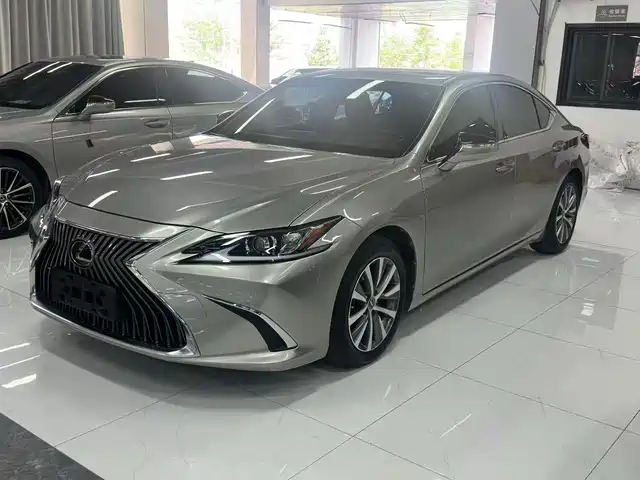 2019 Lexus ES