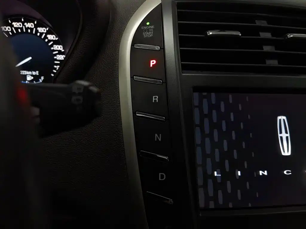 Lincoln MKC — миниатюра 13