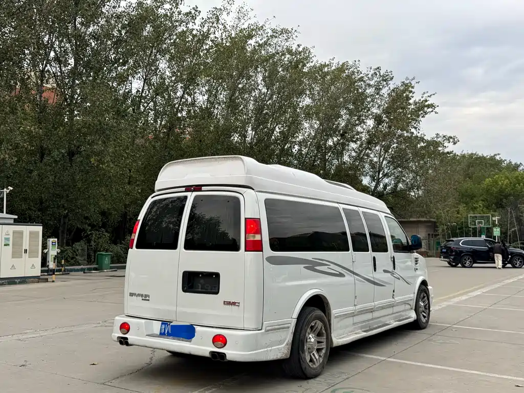 GMC Savana — миниатюра 4