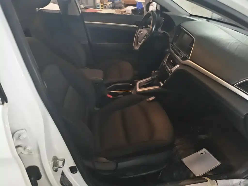 Hyundai Elantra — миниатюра 25