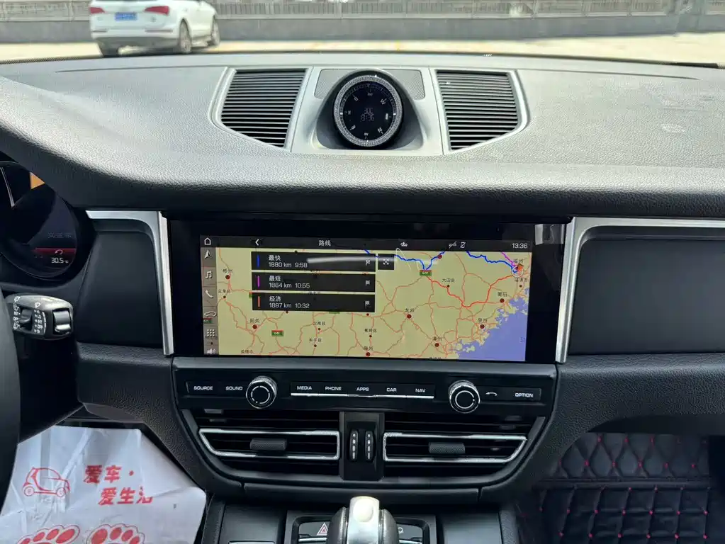 Porsche Macan — миниатюра 32