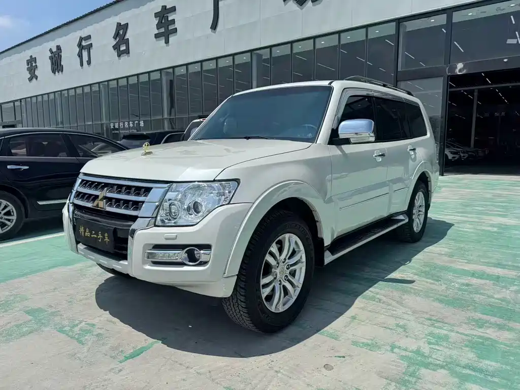 Mitsubishi Pajero (Import) — миниатюра 3
