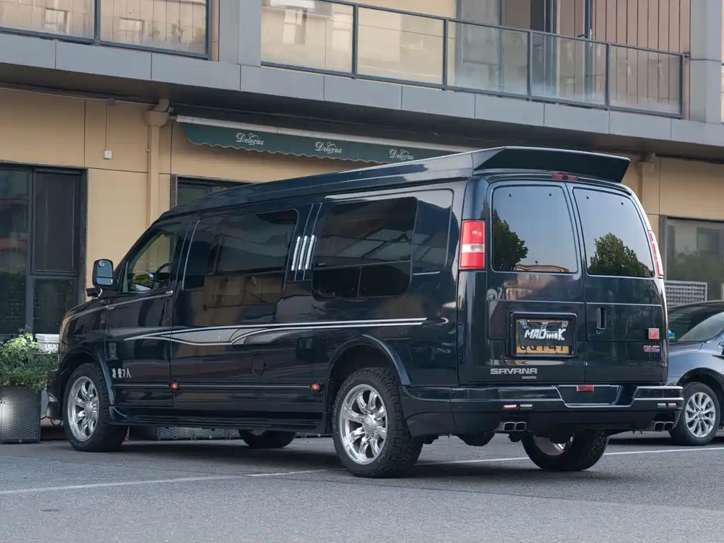 GMC Savana — миниатюра 6