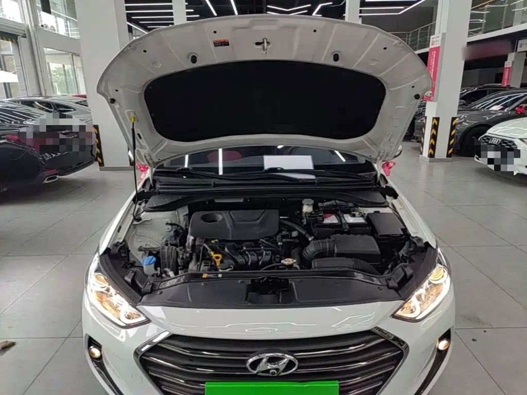 Hyundai Elantra — миниатюра 20