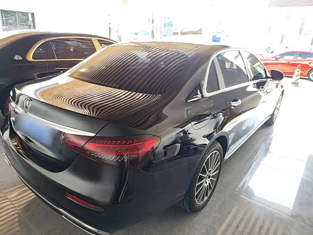 Mercedes-Benz E-Class — миниатюра 7