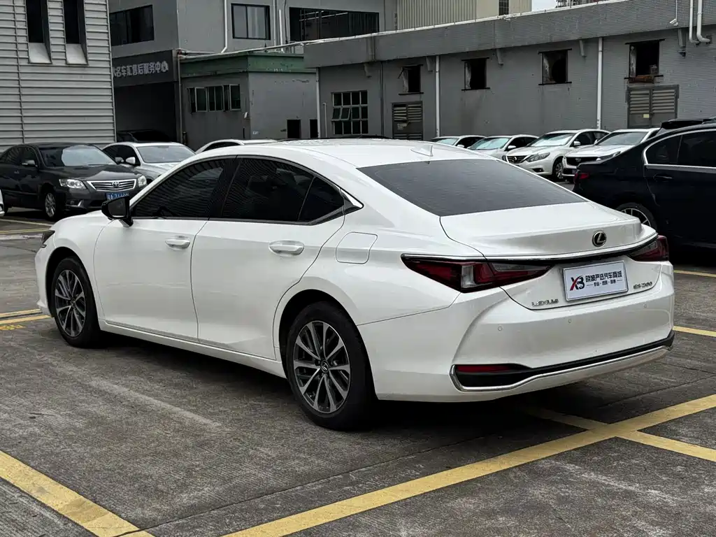 Lexus ES — миниатюра 2