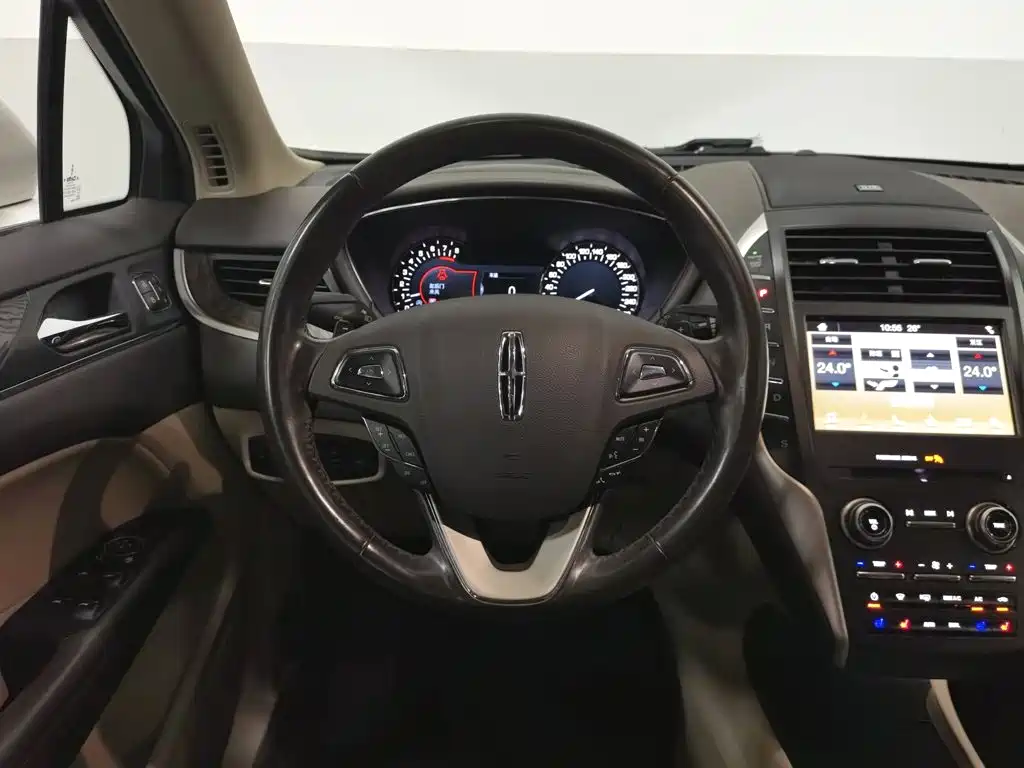 Lincoln MKC — миниатюра 11
