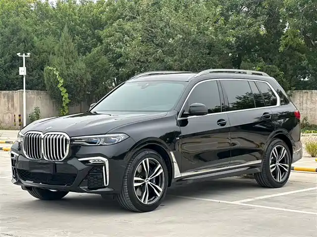 BMW  X7
