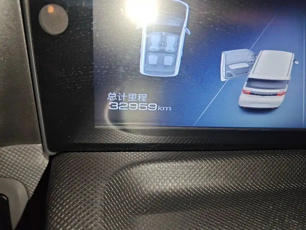 Wuling MINIEV — миниатюра 8