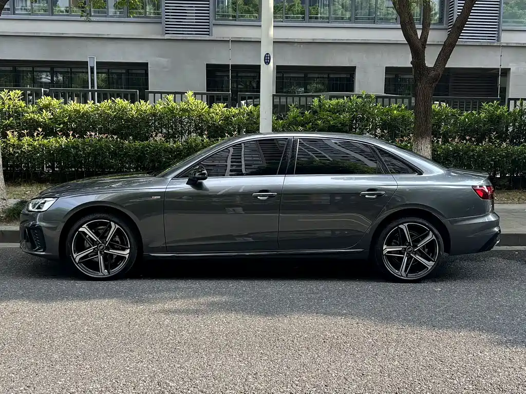 Audi A4L 2025 200 Enjoy 40 TFSI Luxury