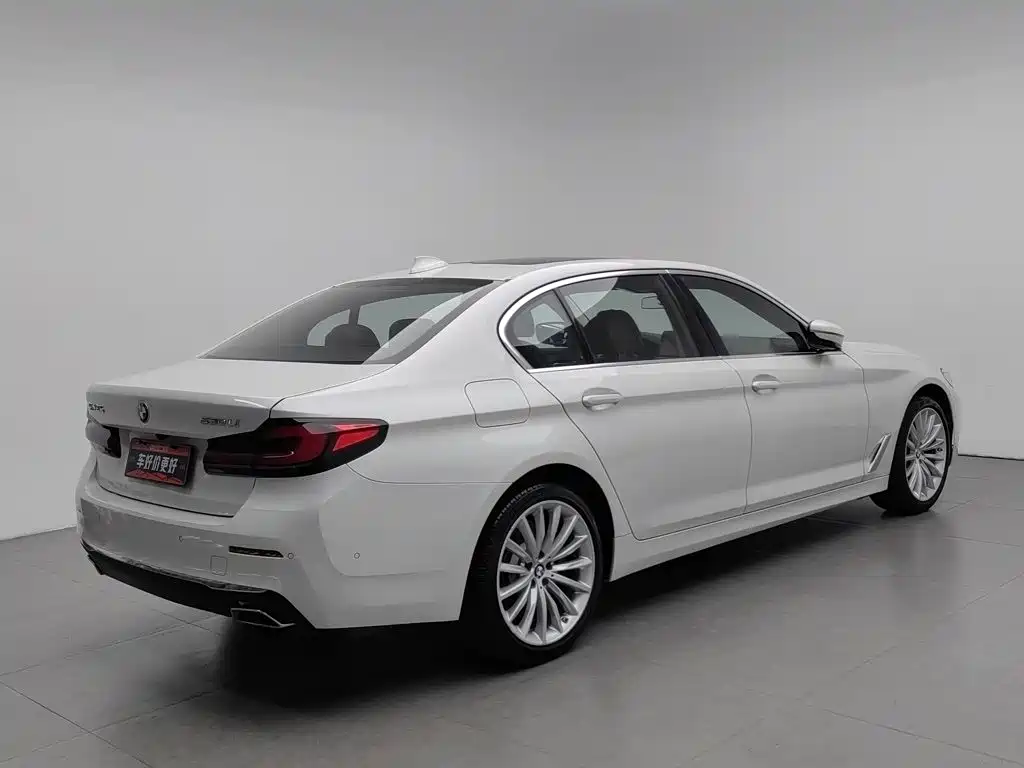 BMW 5 Series — миниатюра 2