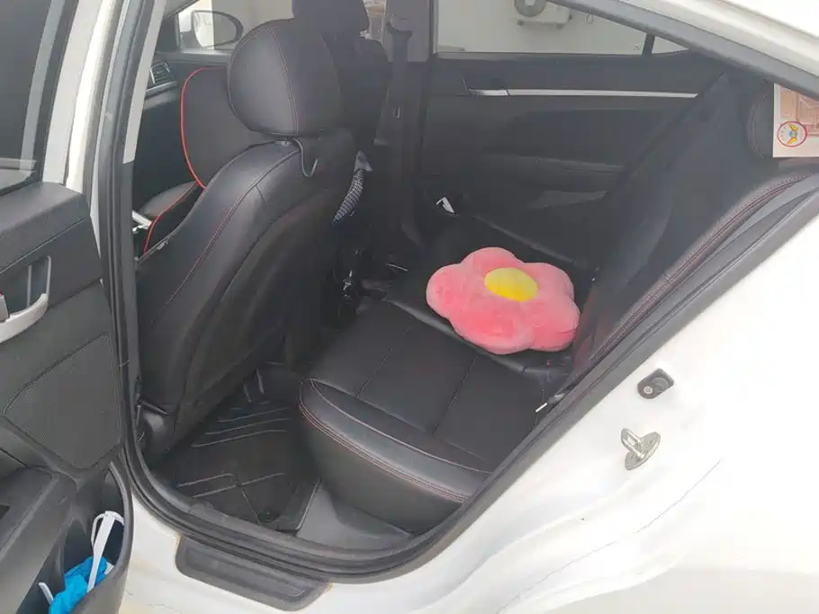 Hyundai Elantra — миниатюра 11