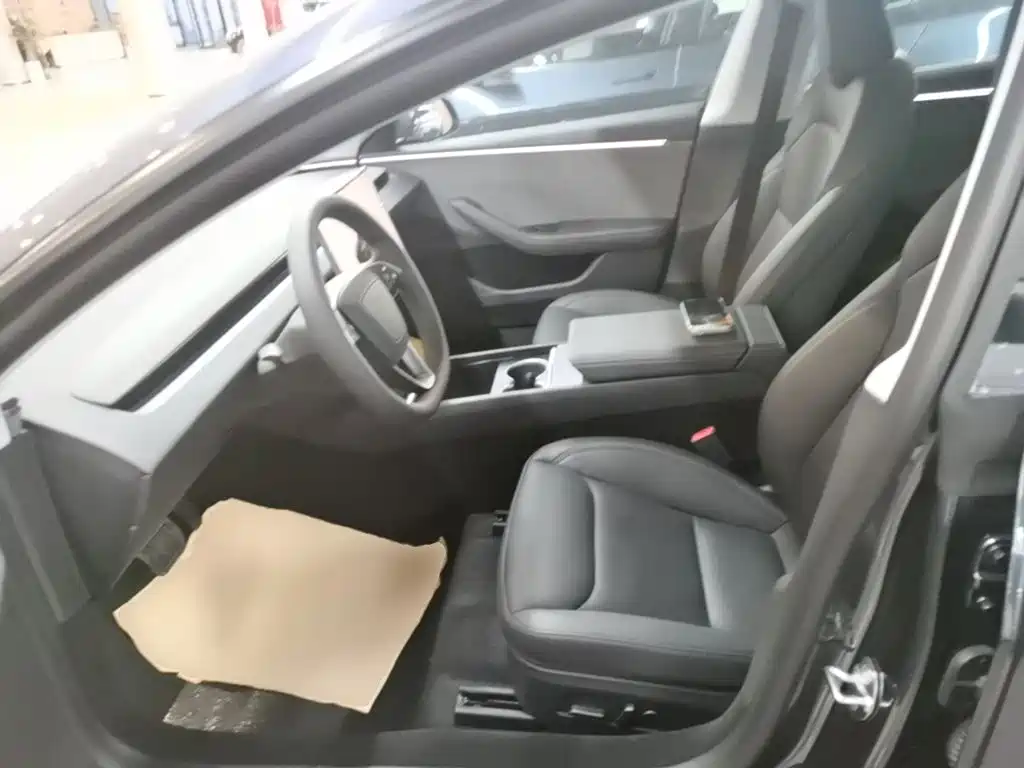 Tesla Model 3 — миниатюра 15