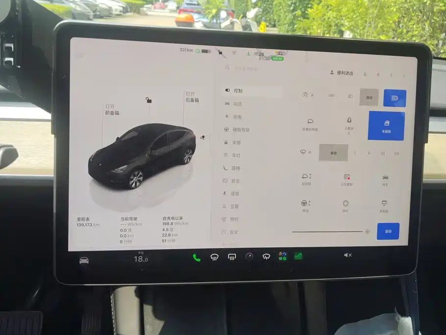 Tesla Model Y — миниатюра 13