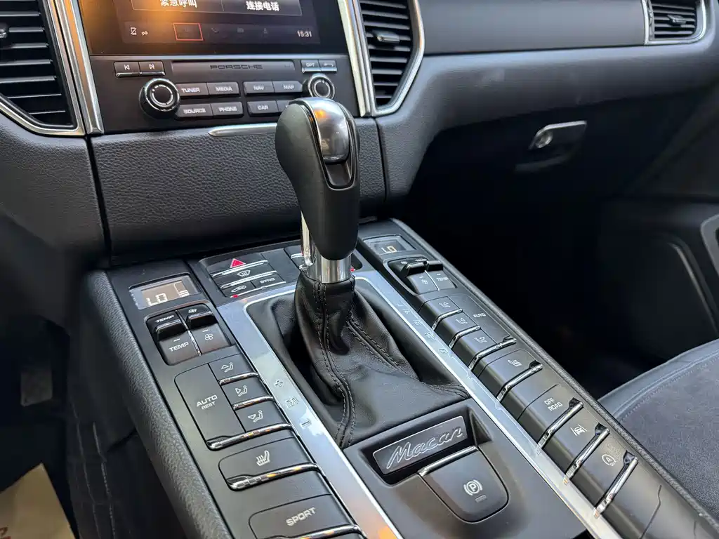 Porsche Macan — миниатюра 7