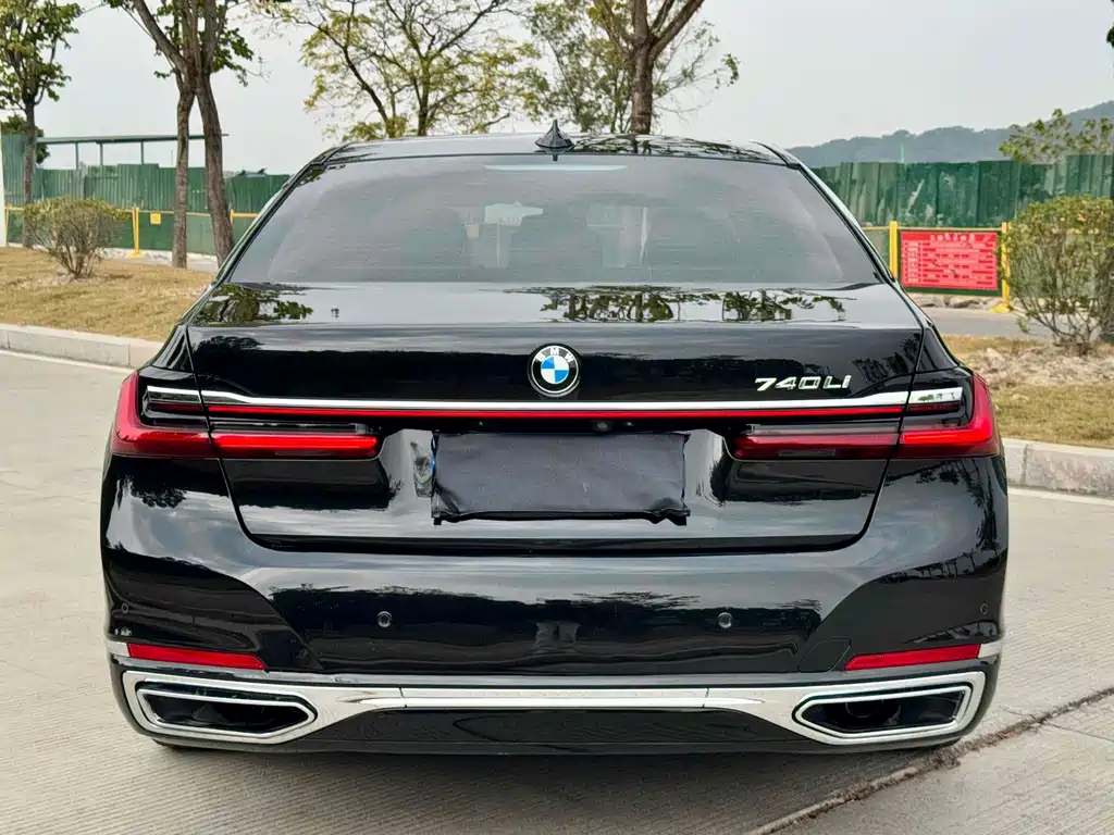 BMW 7 Series — миниатюра 3