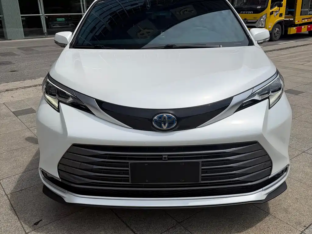 Toyota Sienna 2024 2.5L Hybrid Premium Edition