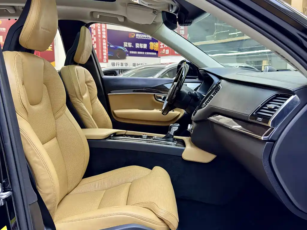 Volvo XC90 — миниатюра 10