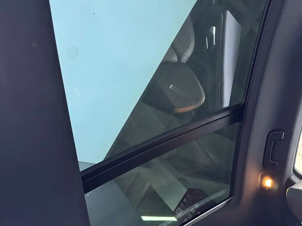 Porsche Macan — миниатюра 2