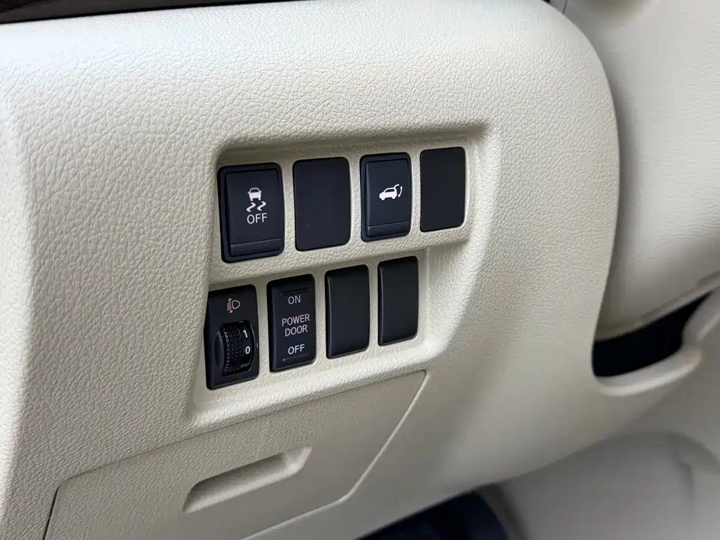 Nissan Quest — миниатюра 8