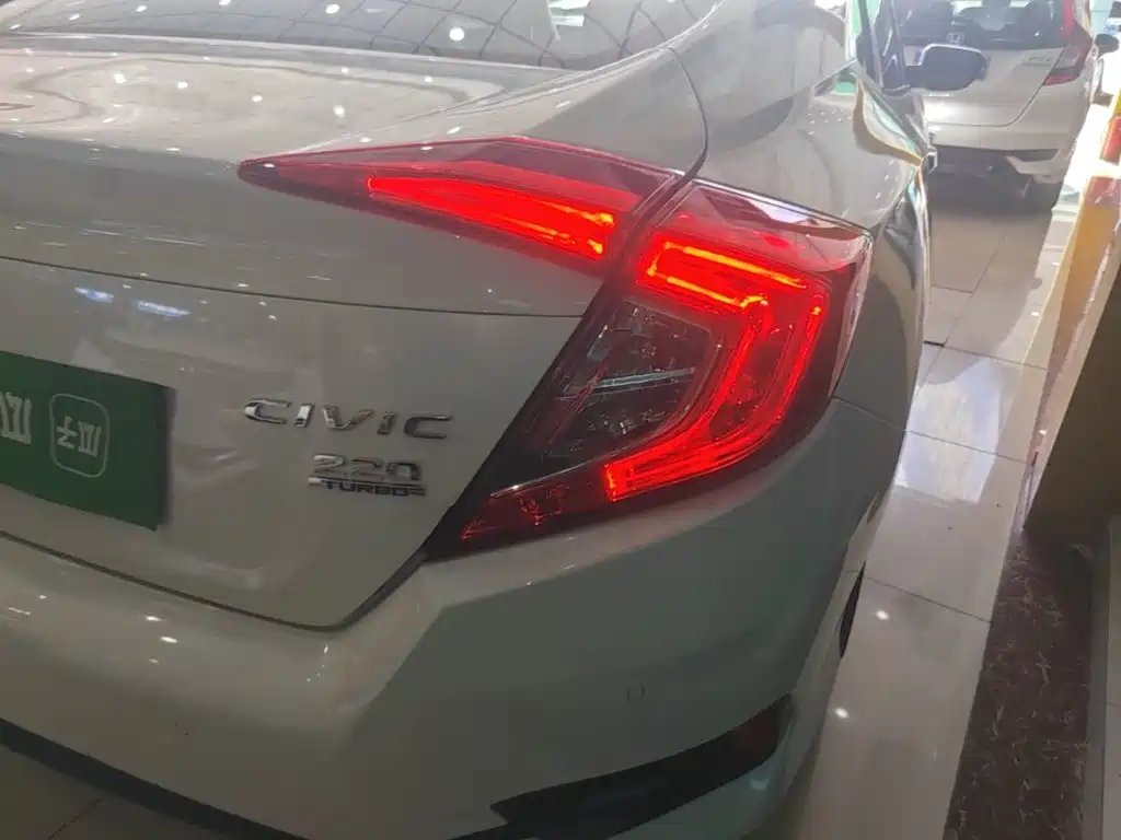 Honda Civic — миниатюра 8
